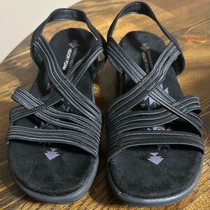 Skechers Women's Black Crisscross Sandals
excellent condition